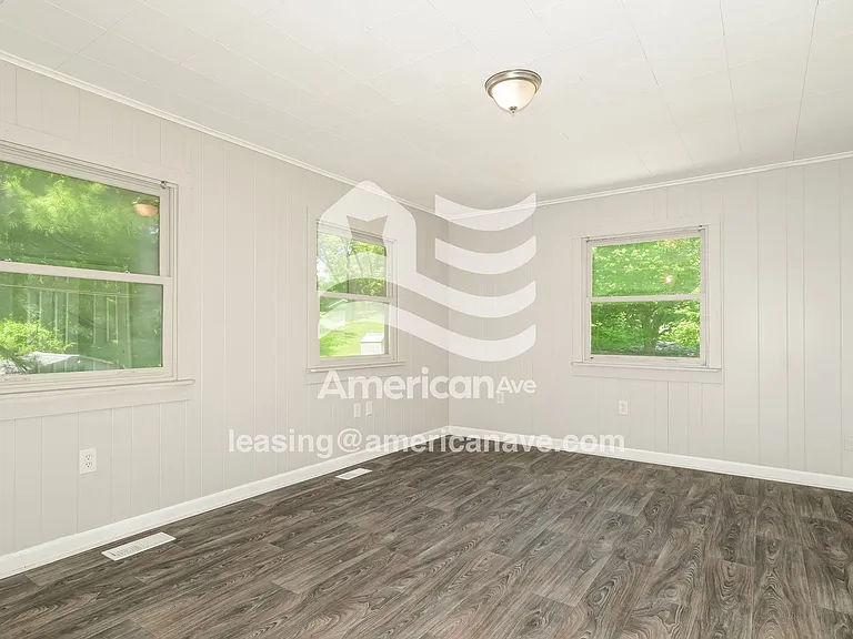 332807_008_bedroom_8.jpg