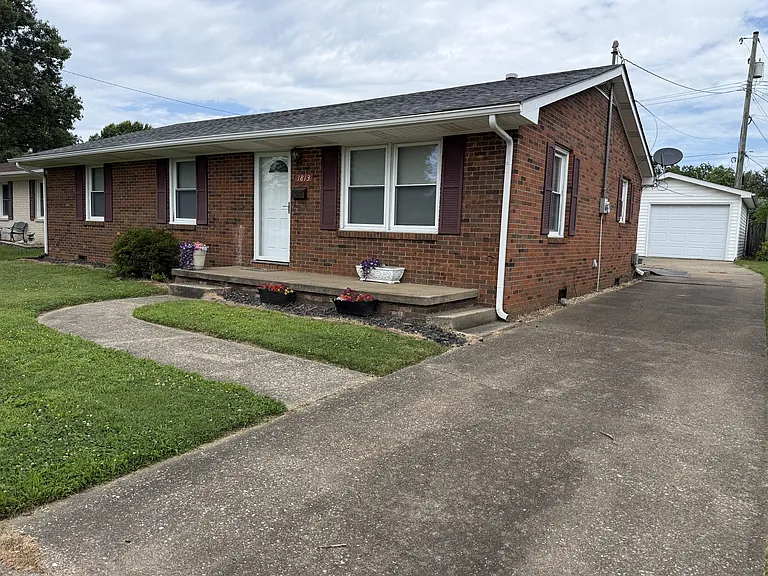 1813 Standish Pl — Photo 3
