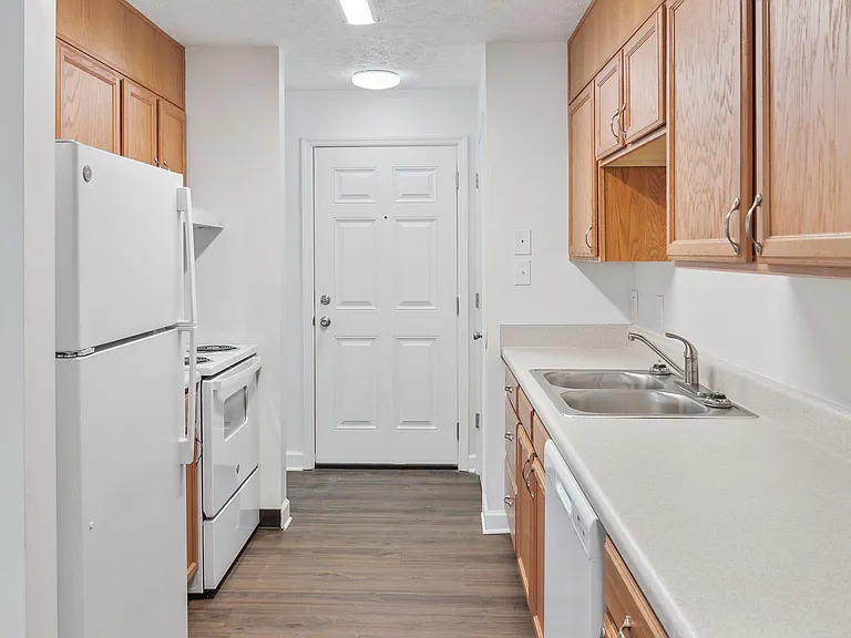400 Tremont Park Cir — Photo 14