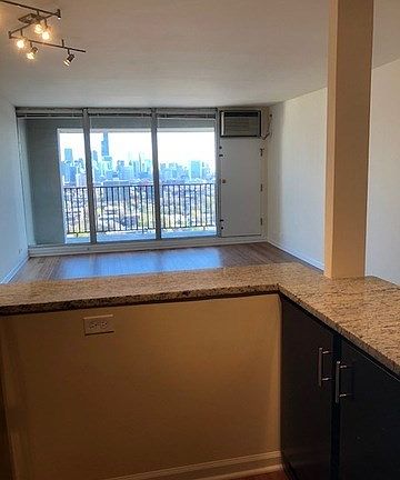 5th image of 1960 N Lincoln Park W APT 2105