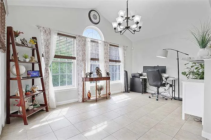 5702 Stockbridge Ct — Photo 22