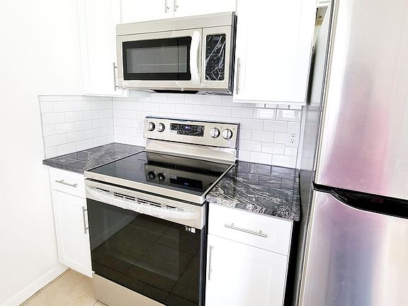 Kitchen: New Appliances, Oven with Built-In Air Fryer, Granite Counter Tops, New Refrigerator.