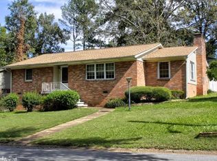 900 Randall Dr, Searcy, AR 72143