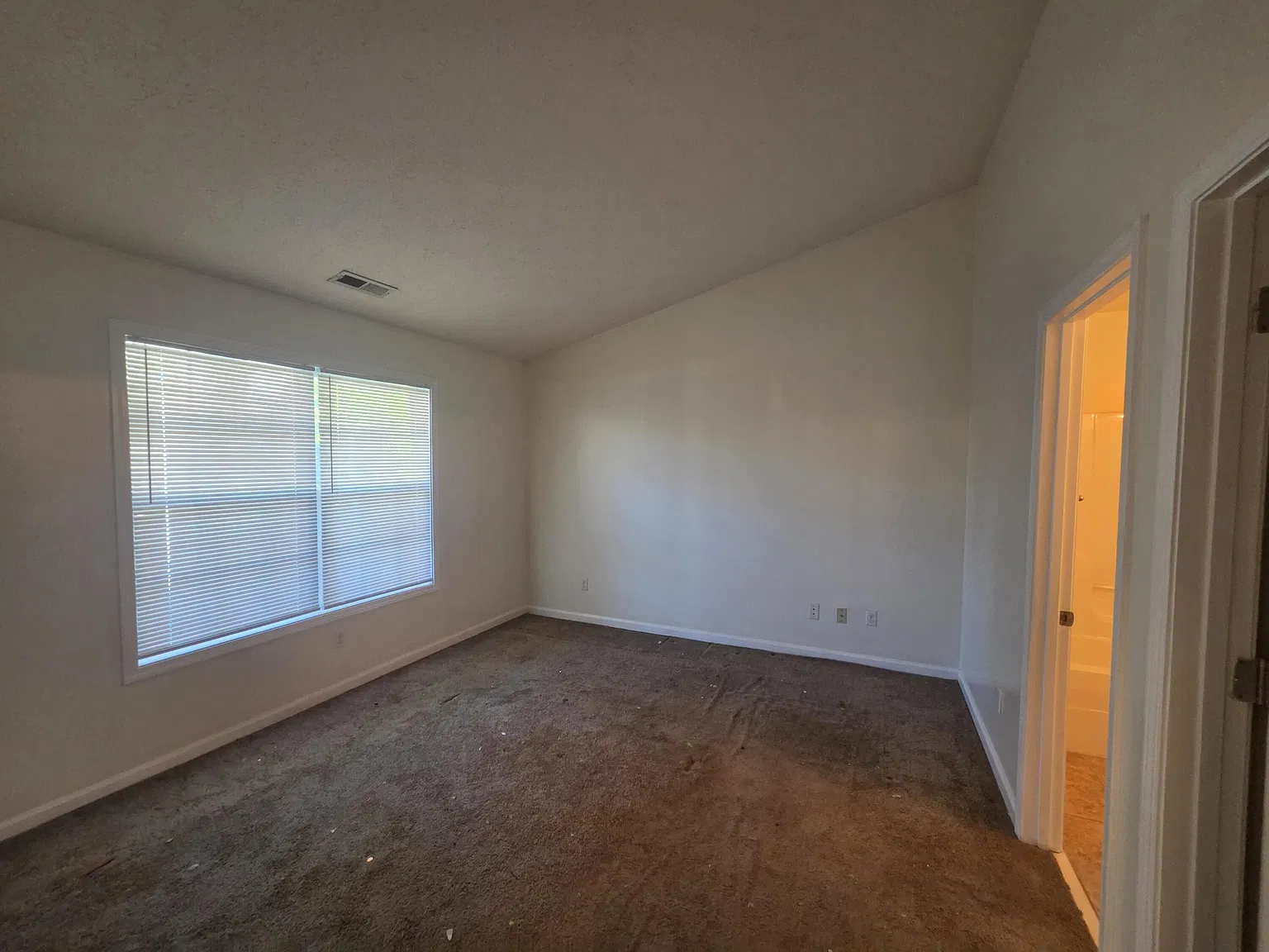 3 bed, 2.0 bath, 1260 sqft, $1,795 — Photo 3