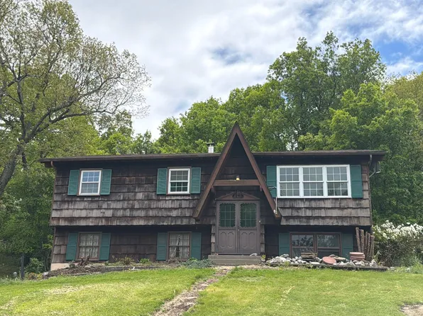 7 Dussenbury Dr, Florida, NY 10921