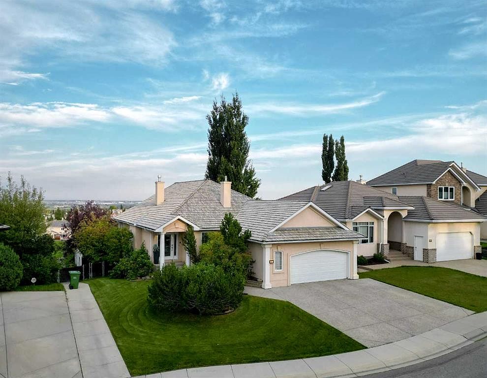 32 W Hamptons Hts NW