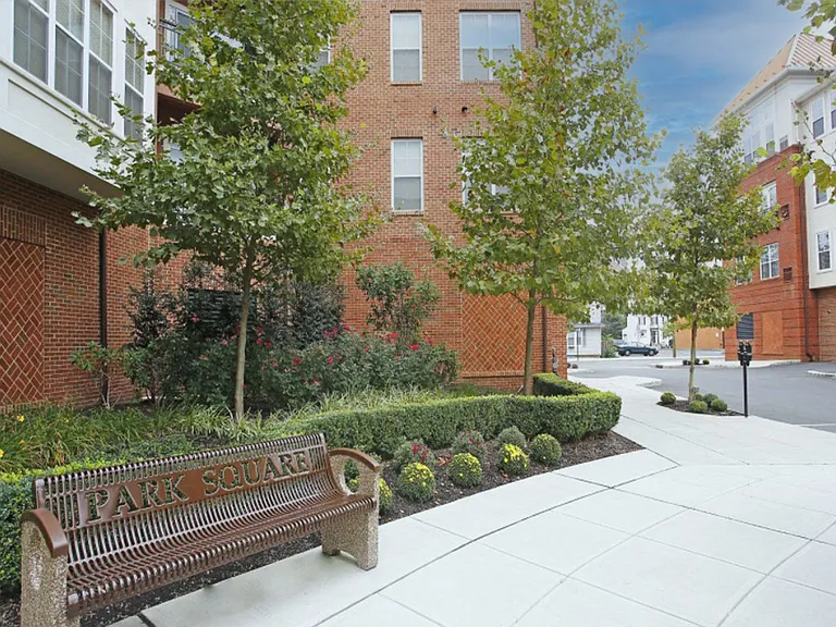 Park Square Apartments — Photo 16