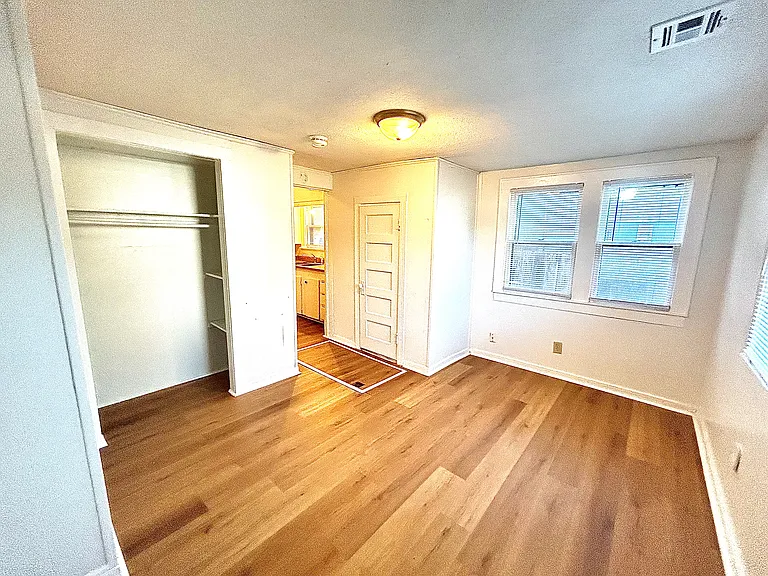 856 S Millwood Ave #1 — Photo 7