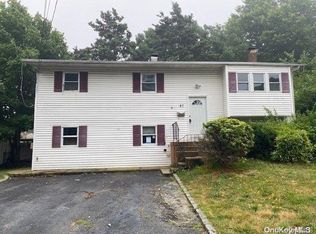 87 Stephen Rd, Bayport, NY 11705
