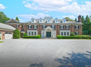 142 Round Swamp Rd, Melville, NY 11747