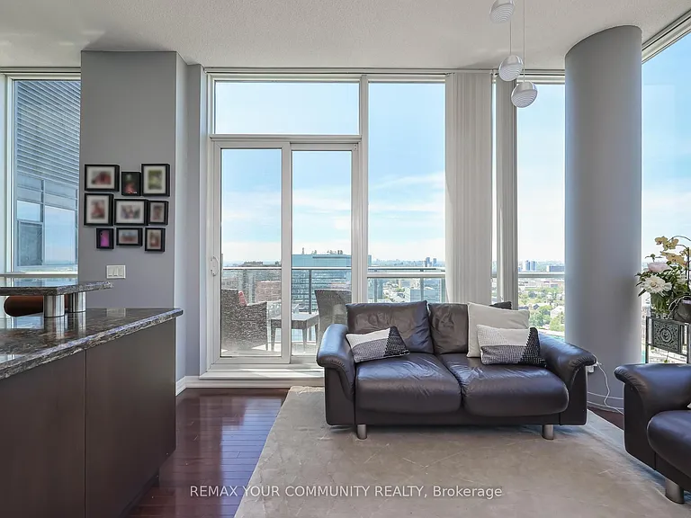 770 Bay St #Penthouse 101 — Photo 15