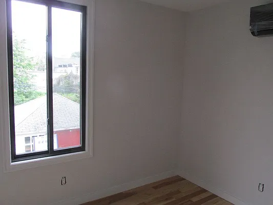 Rented by Windsor Homes Realty Corp | media 4