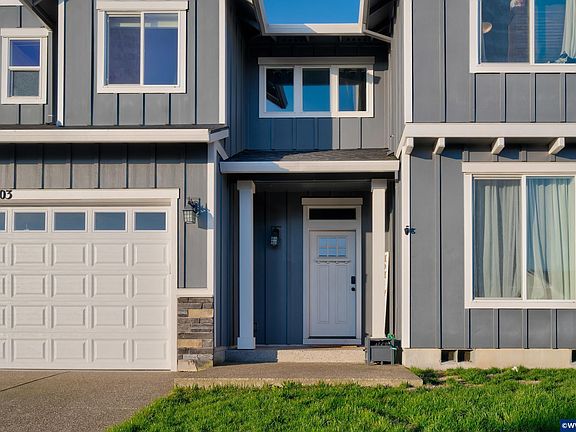 5th image of 2303 NE Deciduous Ave