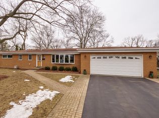 1110 Pam Anne Dr, Glenview, IL 60025