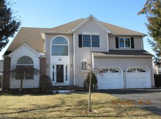 7 Goosetown Dr, Clinton, NJ 08809