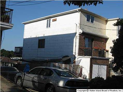 3rd image of 48 Oakville St
