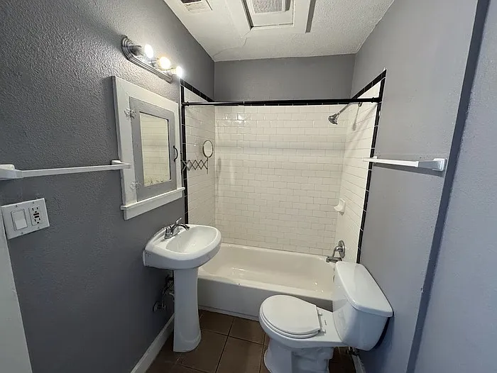 1116 E Portland St — Photo 5