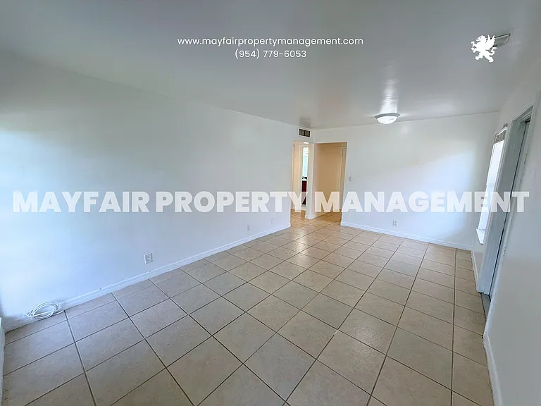 1118 N 15th Ave #9 — Photo 5