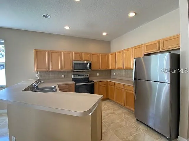 3 bed, 2.0 bath, 1856 sqft, $2,600 — Photo 4