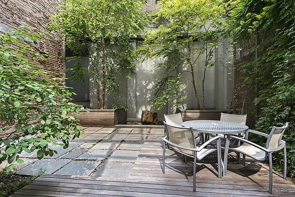 Sold by Nest Seekers International | media 8