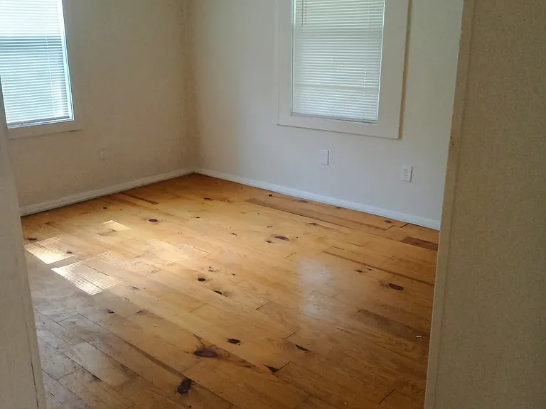 4851 Underwood Ave — Photo 4