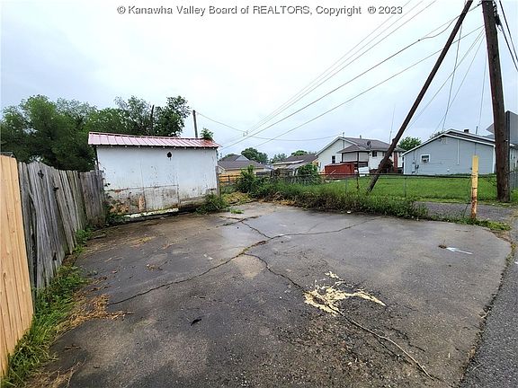 5th image of 215 29th St W