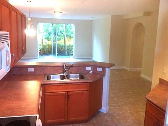 3rd image of 412 Bayfront Dr