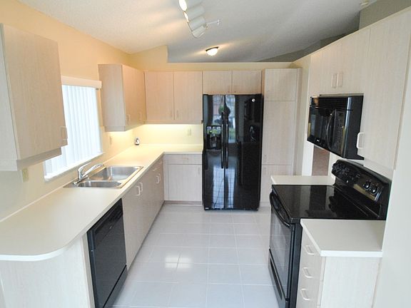 3rd image of 670 W Clearbrook Cir