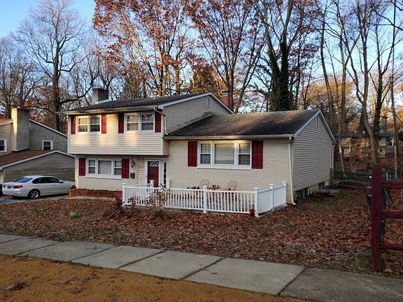 2nd image of 104 Newcomb Ct