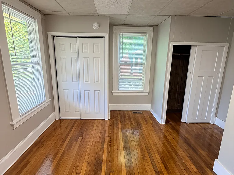 476 Thompson Ave #1 — Photo 13