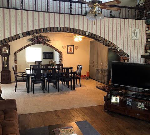3rd image of 3317 W Paradise Dr