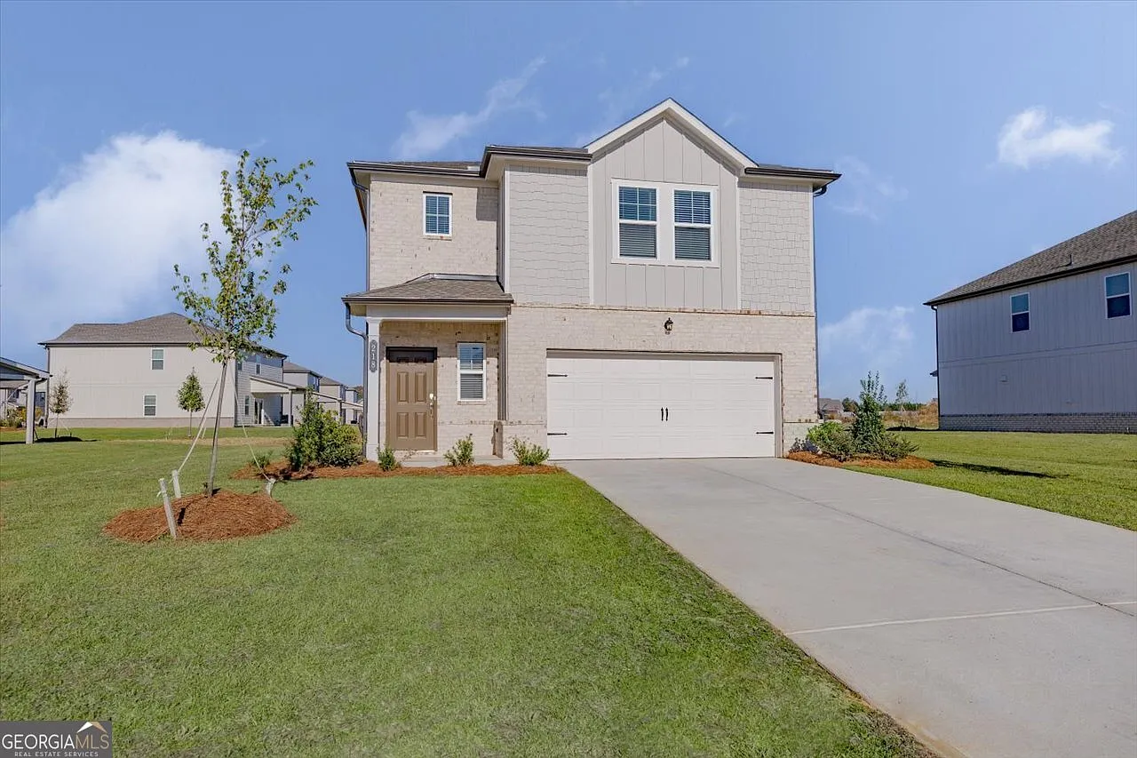 4 bed, 2.5 bath, 1950 sqft, $2,350 — Photo 2