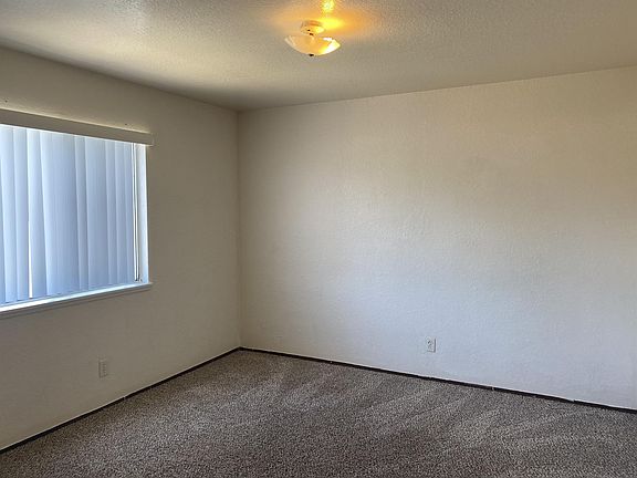 4th image of 935 Kenwood Ave APT 8