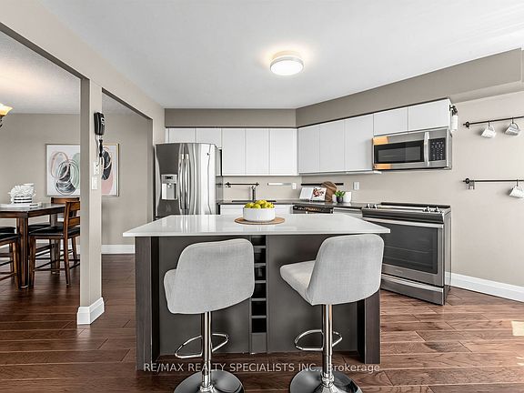2nd image of 10 Laurelcrest St #1006