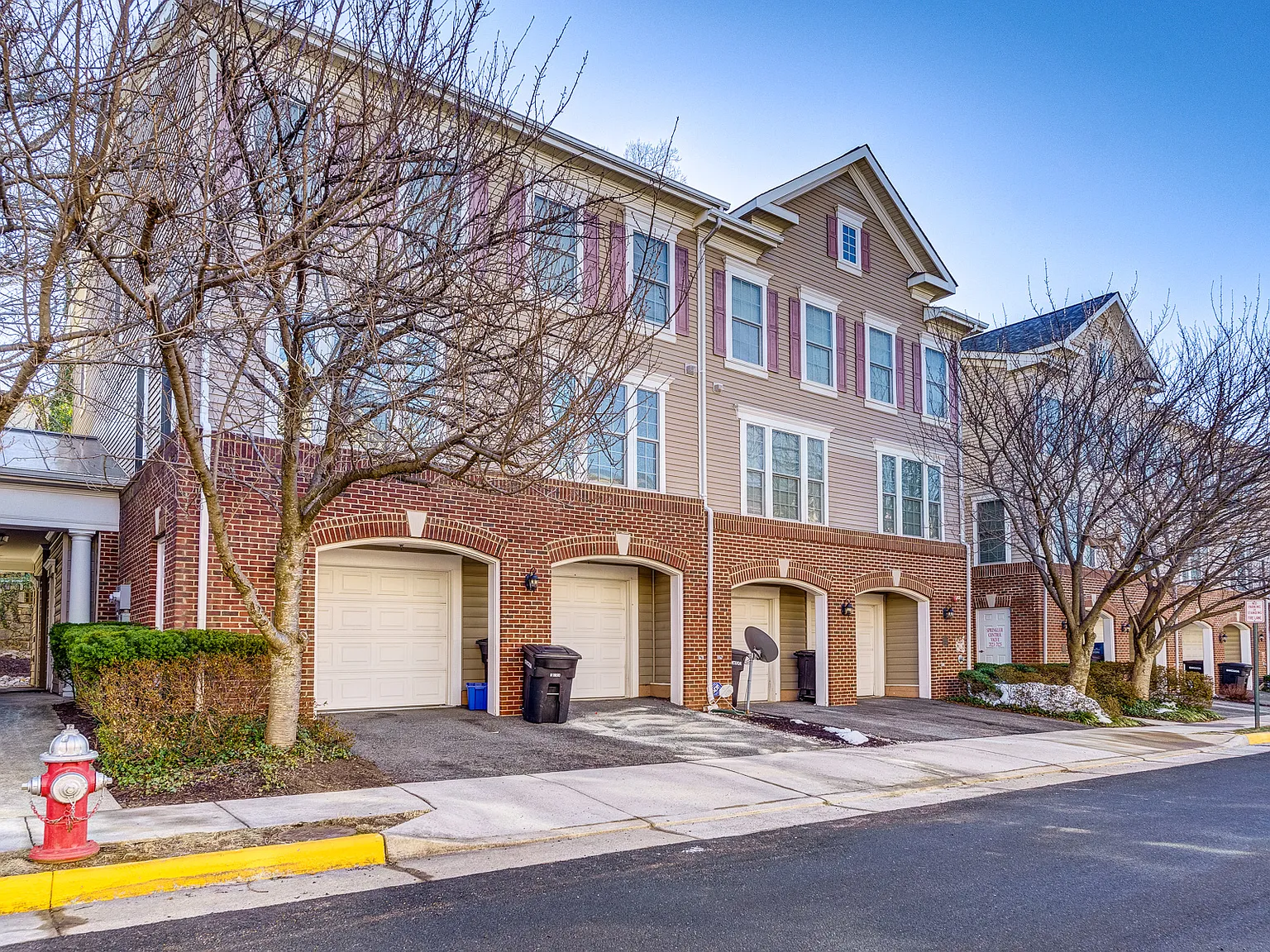 3 bed, 2.5 bath, 1620 sqft, $3,500 — Photo 2