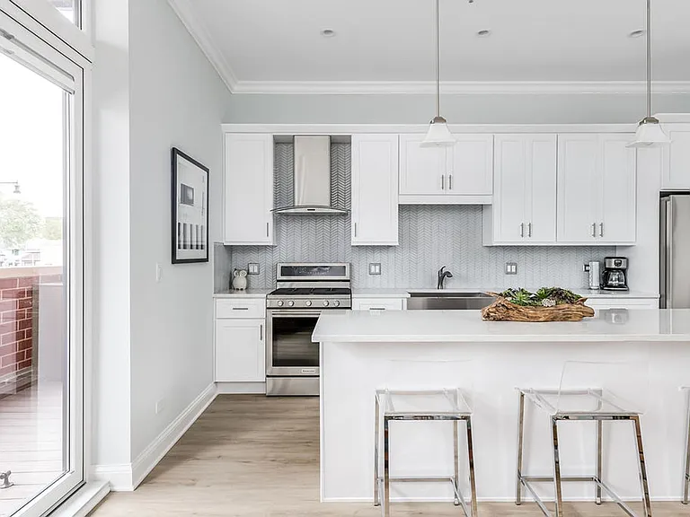 7652 Madison Street — Photo 1