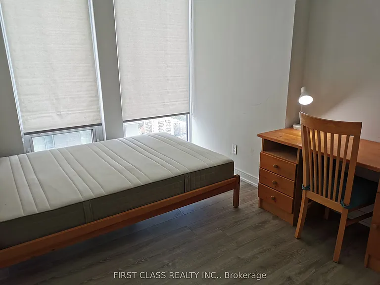 28 Wellesley St E #3504 — Photo 11