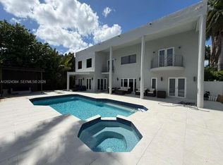 10462 NW 130th St, Hialeah Gardens, FL 33018