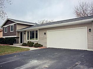 3813 Lodestone Ln, Eagan, MN 55122