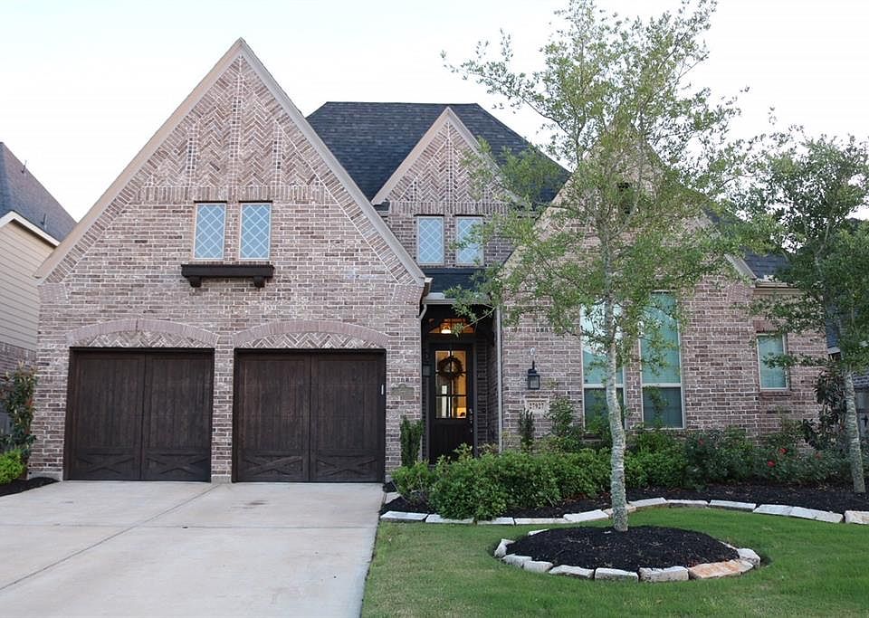 1st image of 27927 Castle Park Ln