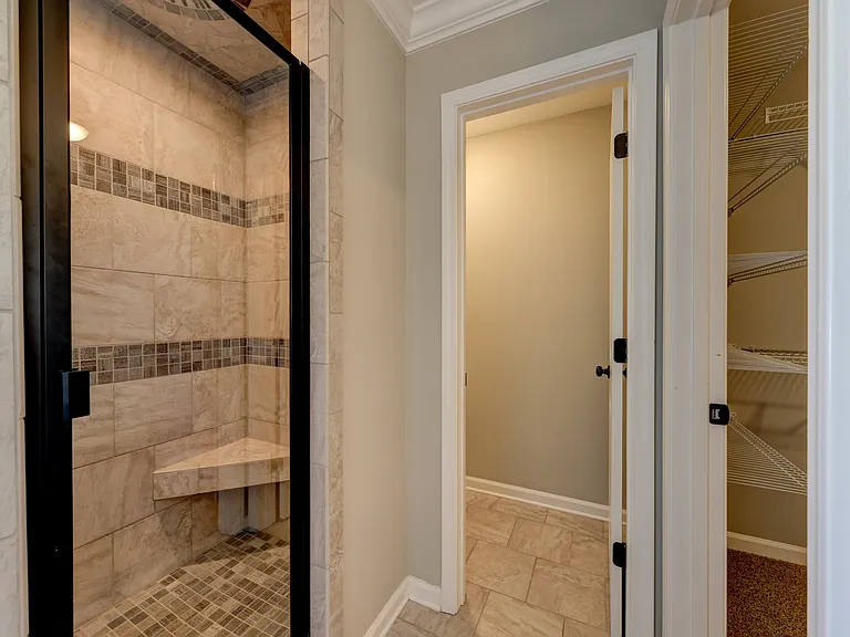 1008 Meadowview Ln — Photo 40