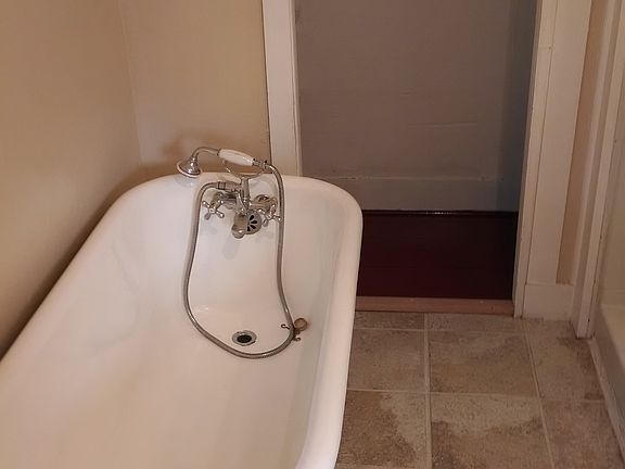 2nd floor clawfoot tub