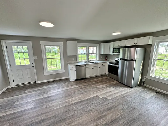3 bed, 1200 sqft, $1,700 — Photo 2
