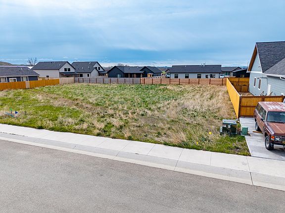 4th image of 1260/1270 Oxbow Dr