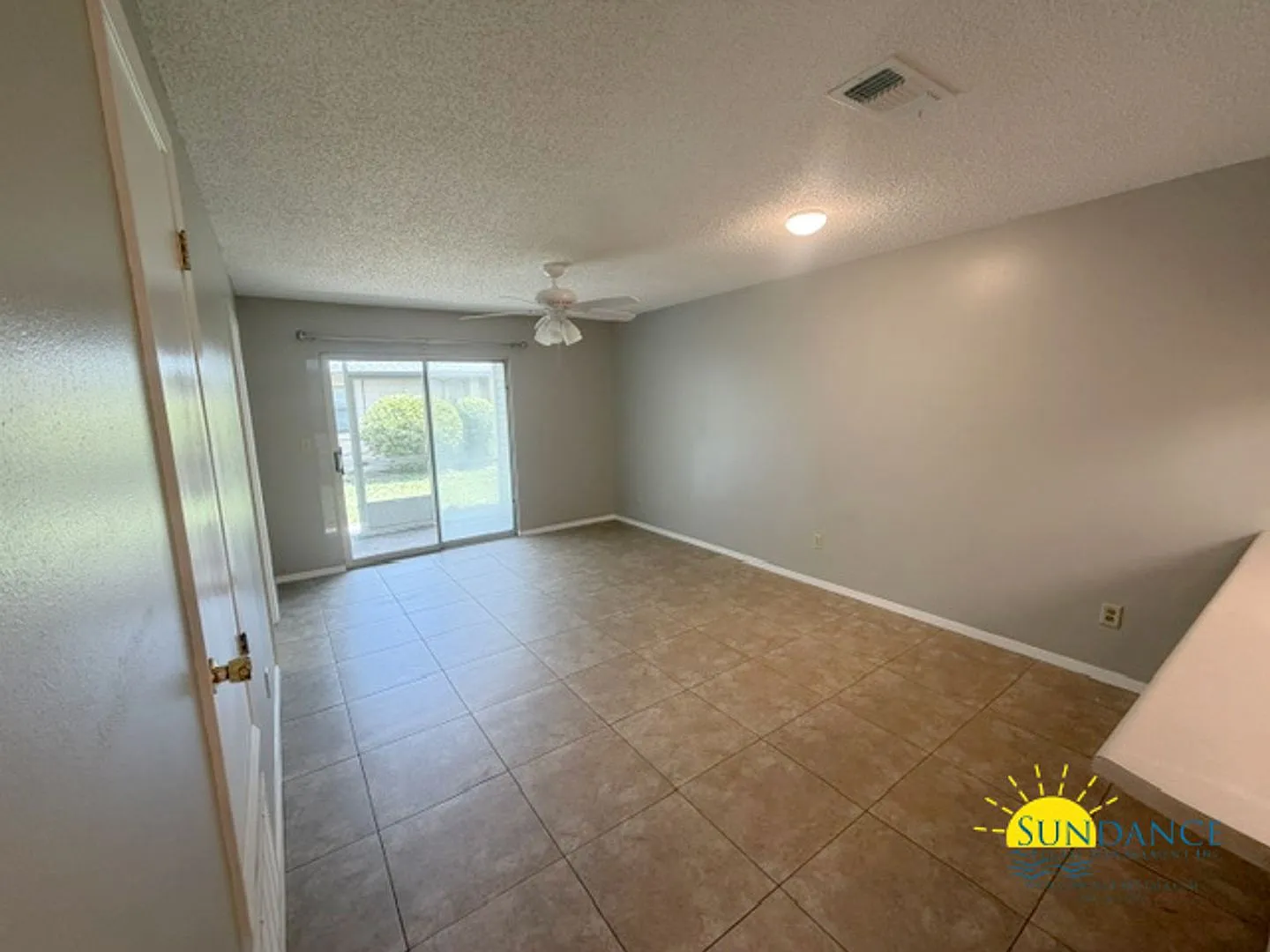 Freshly Painted 2 Bedroom 2 Bathroom Unit in Niceville! — Photo 4