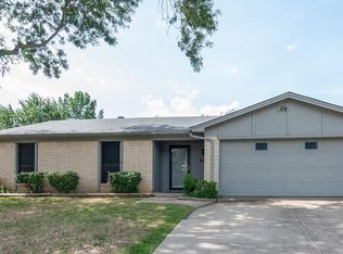 916 Freestone Dr, Arlington, TX 76017