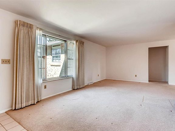 5th image of 3156 S Alton Ct