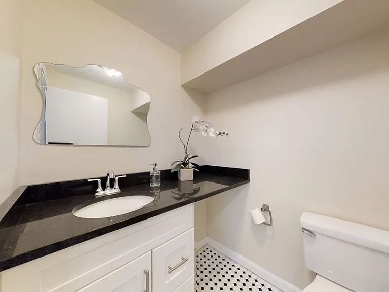 137 Glenville Ave — Photo 16