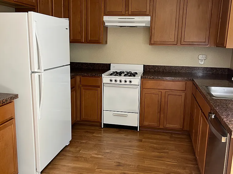 204 Talisman Dr — Photo 34