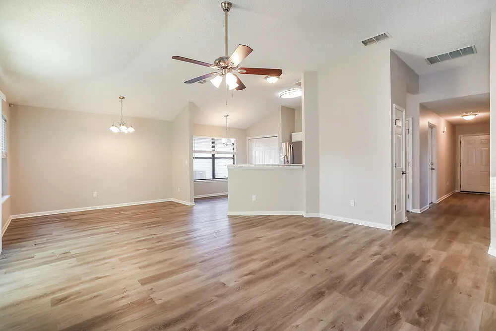 3 bed, 2.0 bath, 1459 sqft, $1,875 — Photo 4